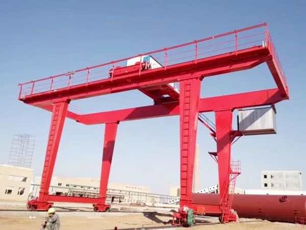 軌道式集裝箱起重機(jī)